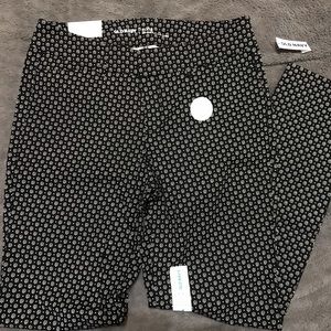 NWT. Size 4. Old Navy dress pants.